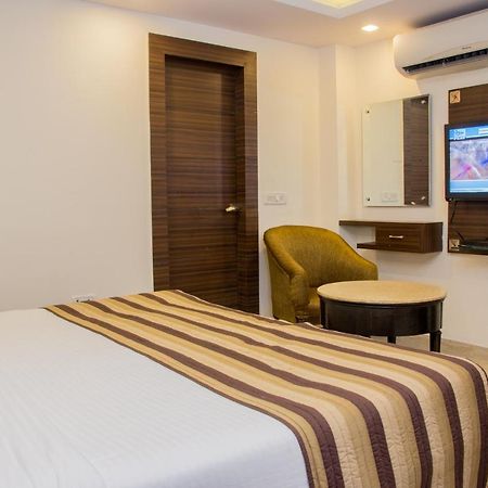Hotel Pawan Plaza Near Sir Ganga Ram Hospital Delhi  Exterior photo
