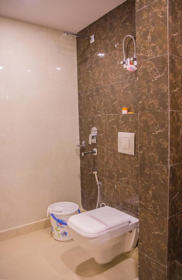 Hotel Pawan Plaza Near Sir Ganga Ram Hospital Delhi  Exterior photo