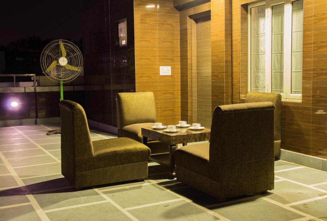 Hotel Pawan Plaza Near Sir Ganga Ram Hospital Delhi  Exterior photo