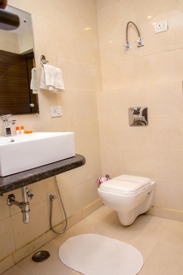 Hotel Pawan Plaza Near Sir Ganga Ram Hospital Delhi  Exterior photo