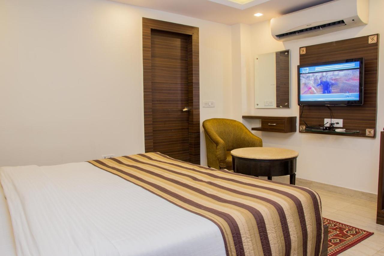 Hotel Pawan Plaza Near Sir Ganga Ram Hospital Delhi  Exterior photo