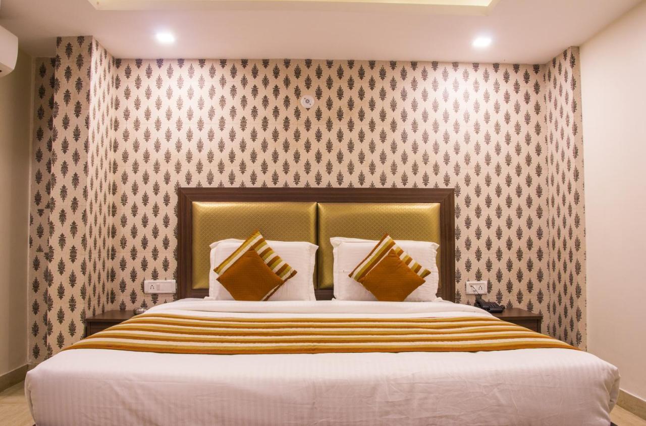 Hotel Pawan Plaza Near Sir Ganga Ram Hospital Delhi  Exterior photo