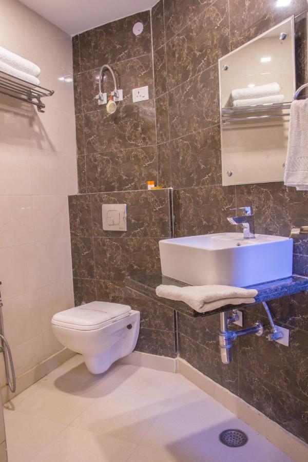 Hotel Pawan Plaza Near Sir Ganga Ram Hospital Delhi  Exterior photo