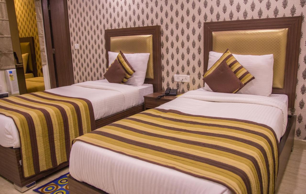 Hotel Pawan Plaza Near Sir Ganga Ram Hospital Delhi  Exterior photo