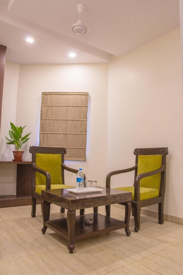 Hotel Pawan Plaza Near Sir Ganga Ram Hospital Delhi  Exterior photo