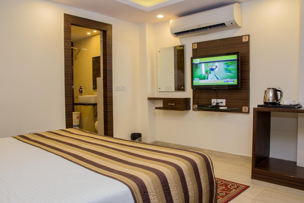 Hotel Pawan Plaza Near Sir Ganga Ram Hospital Delhi  Exterior photo