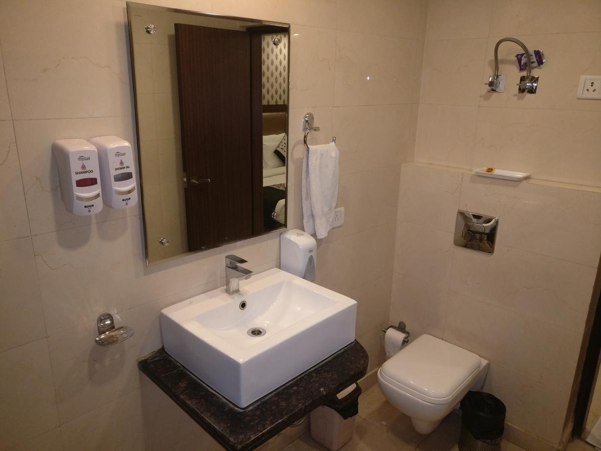 Hotel Pawan Plaza Near Sir Ganga Ram Hospital Delhi  Exterior photo