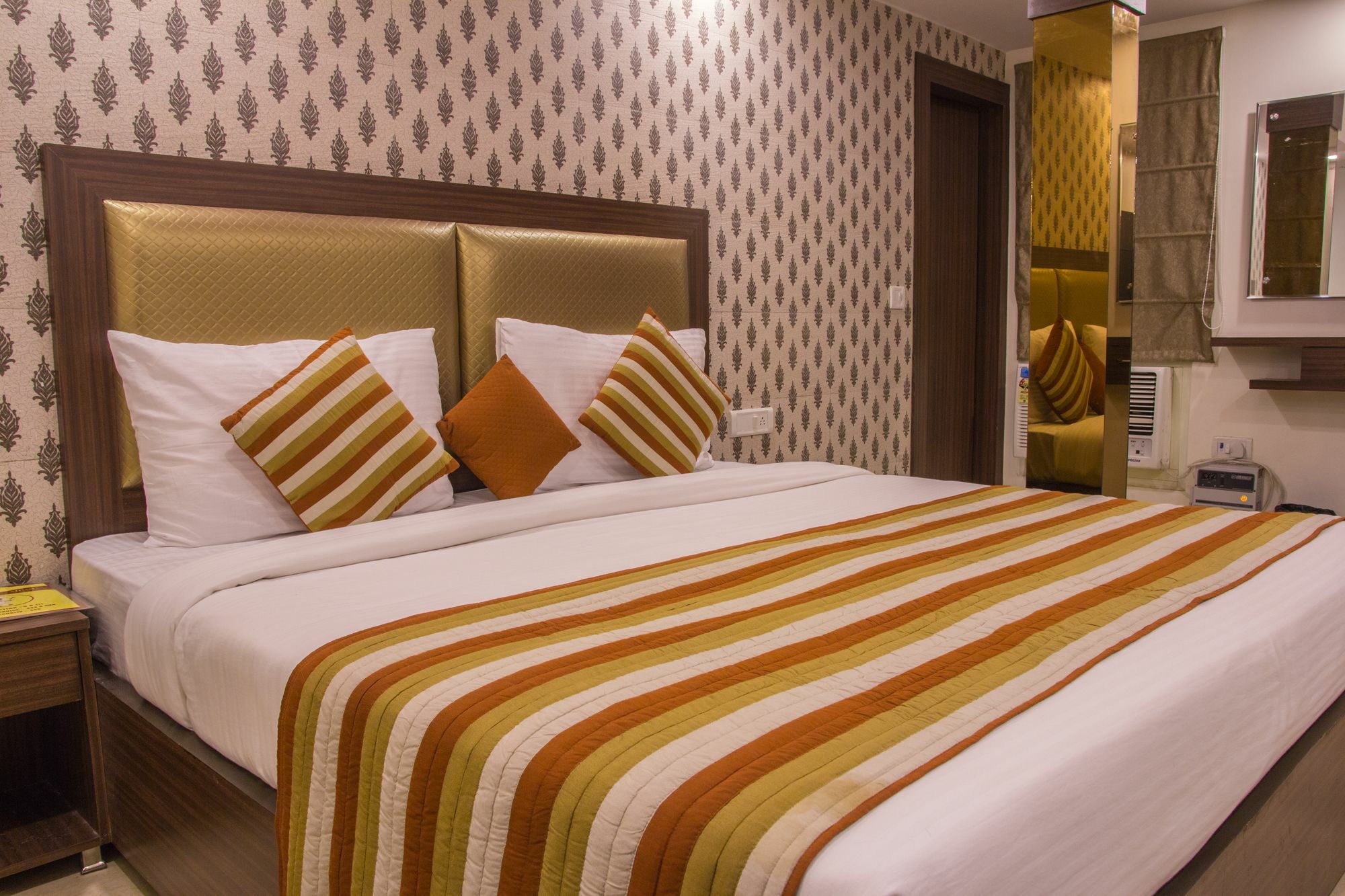 Hotel Pawan Plaza Near Sir Ganga Ram Hospital Delhi  Exterior photo